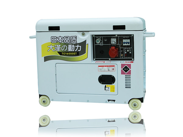 12kw静音柴油发电机品牌原装大泽 首先要根据生产机械对电力传动提出的要求,如起动与制动的频繁程度,有无调速要求等等来选择电动机的电流种类,即选用交流电动机还是选用直流电动机;其次应结合电源情况选择电动机额定电压的大小;再由生产机械所要求的转速及传动设备的要求选取它的额定转速;然后根据电动机和生产机械的安装位置和周围环境情况来决定电动机的结构型式和防护型式;zui后由生产机械所需要的功率大小来决定电动机的额定功率(容量)。综合以上方面考虑,zui后在电机产品目录中选择与要求相符的电动机,如果产品目录中所列