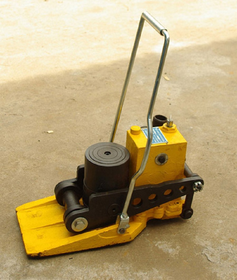 轨枕板液压起道器的技术参数及使用方法